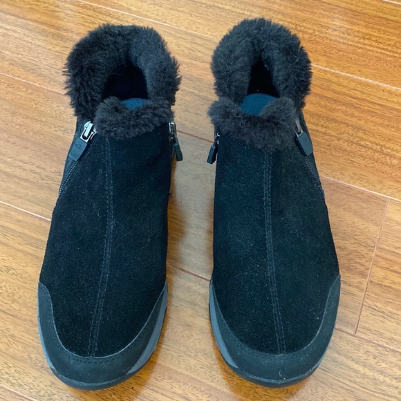 Black Suede Easy Spirit Booties with Fur Rim - Picture 1 of 2
